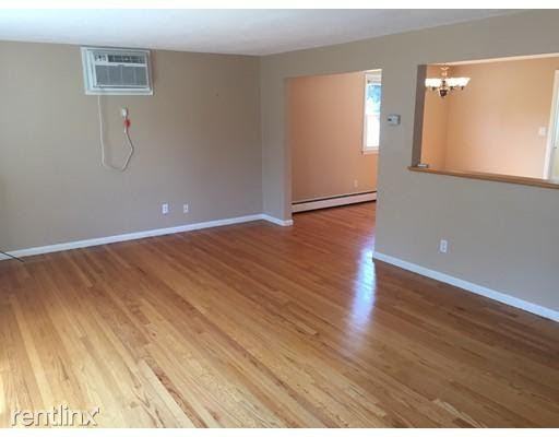 352 Sprague St - Photo 3 of 10