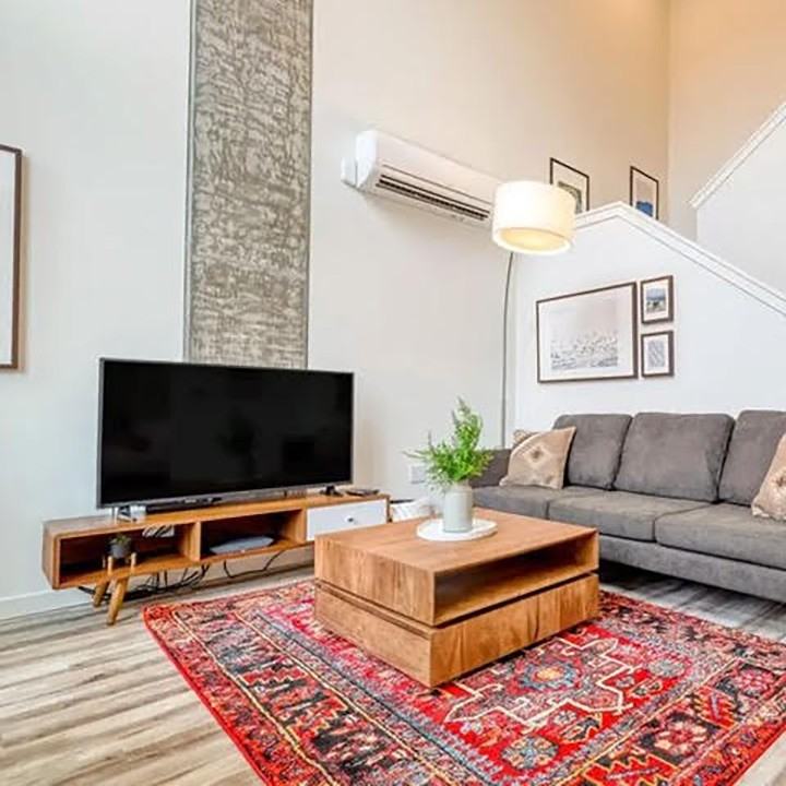 Private room in the Sociable Mansion @ Downsview park - Photo 4 of 18