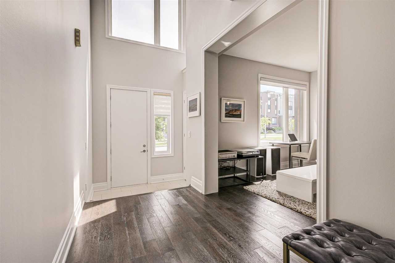 Private room in the Sociable Mansion @ Downsview park - Photo 6 of 18