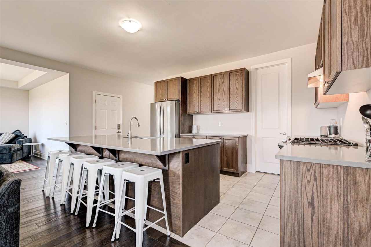 Private room in the Sociable Mansion @ Downsview park - Photo 5 of 18