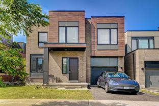 Private room in the Sociable Mansion @ Downsview park - Photo 1 of 1