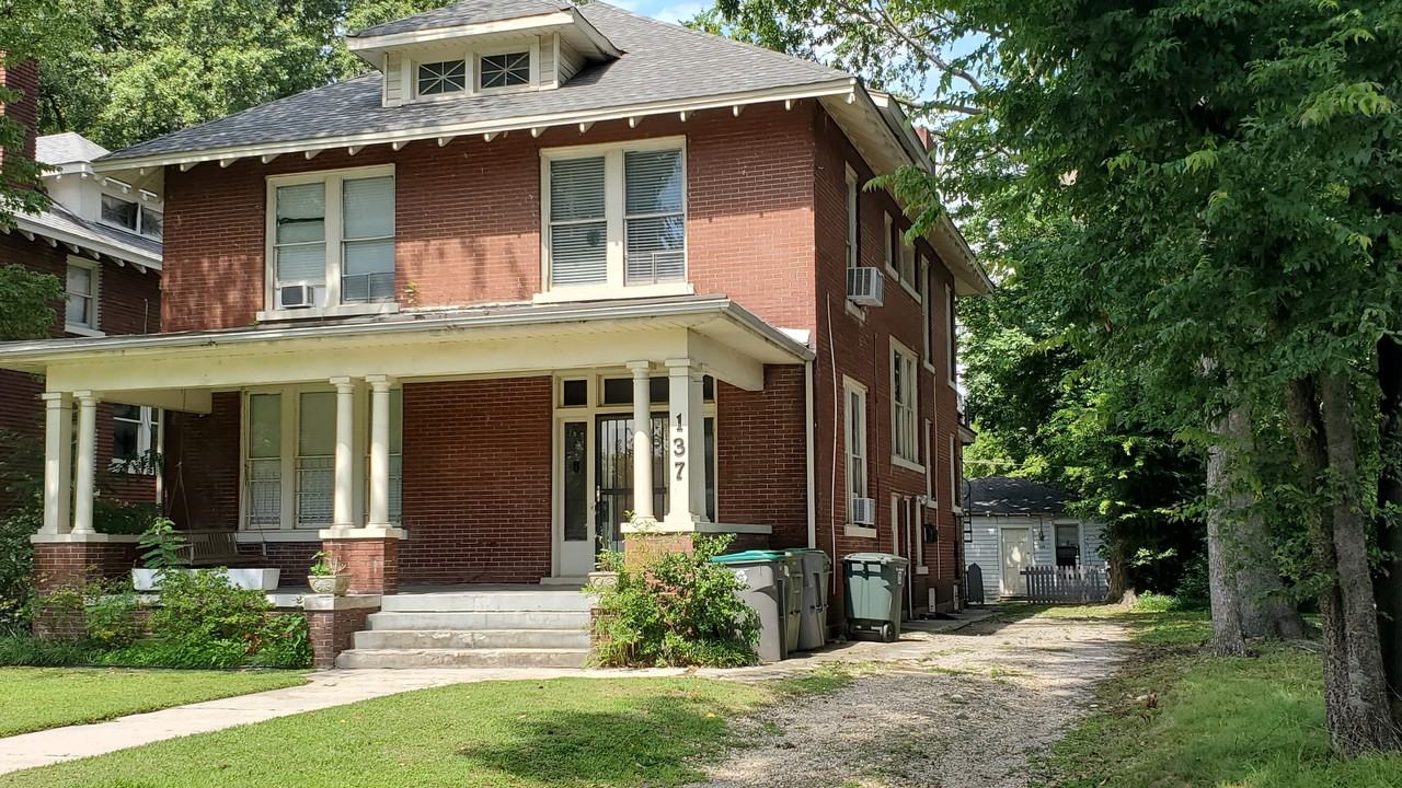 137 N Willett St #101