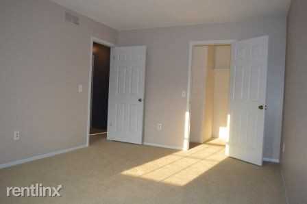 Updated 2 Bed Walled Lake Condo - Photo 3 of 14