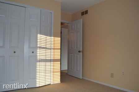 Updated 2 Bed Walled Lake Condo Apartments 1497 Dover Hill N, Walled