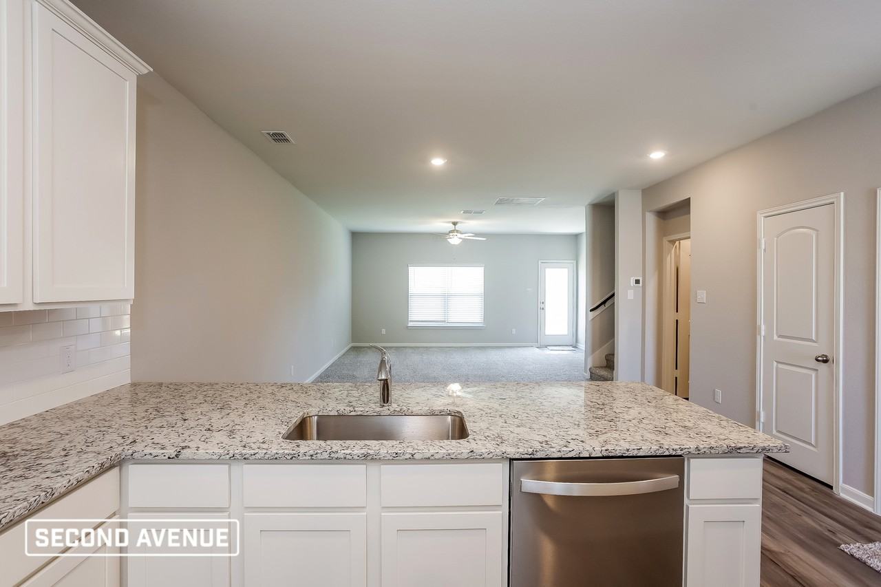 720 Springhill Dr - Photo 2 of 22