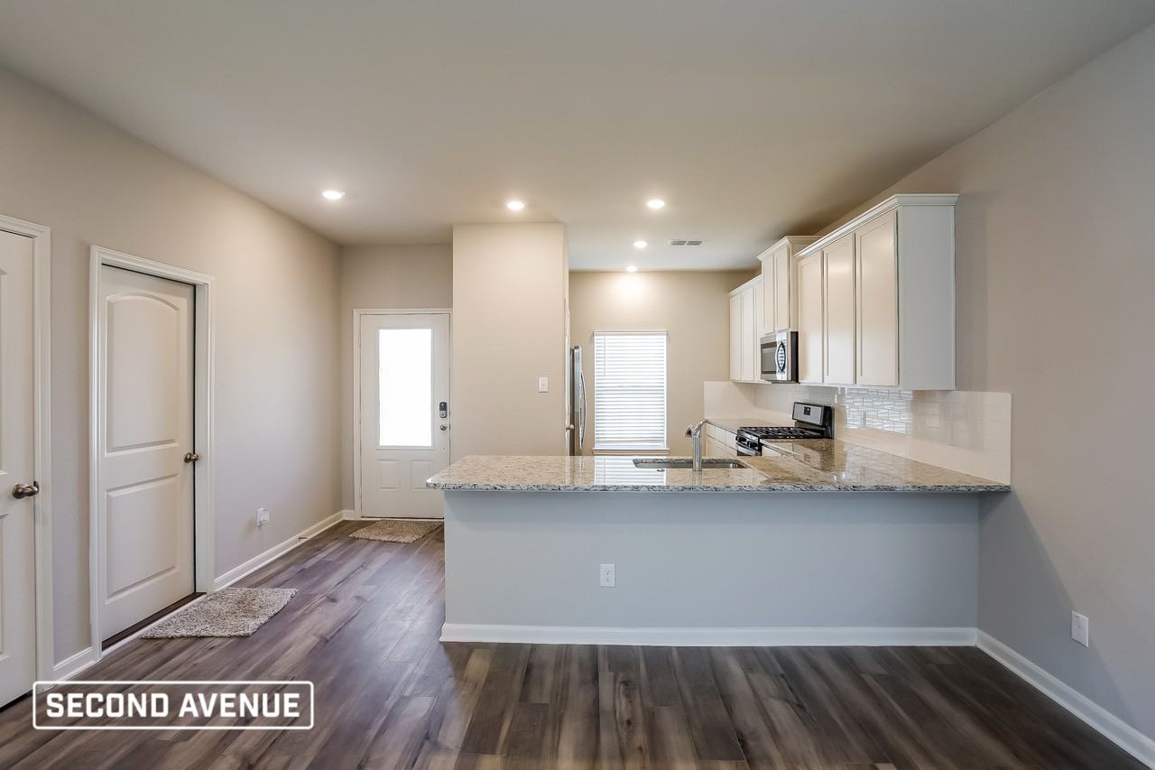 720 Springhill Dr - Photo 6 of 22