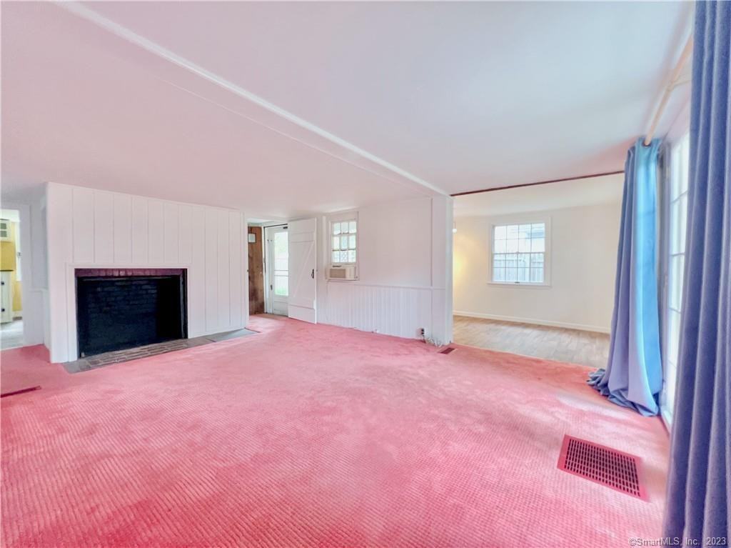 18 Oaklawn Ave, Stamford, CT 06905 3 Bedroom House for 3,000/month