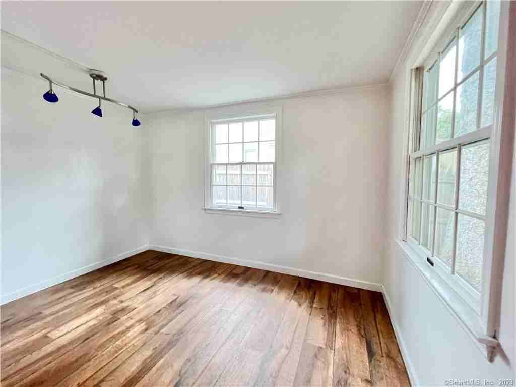 18 Oaklawn Ave, Stamford, CT 06905 3 Bedroom House for 3,000/month