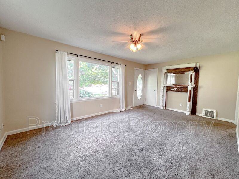 4301 Wood Ave - Photo 2 of 16