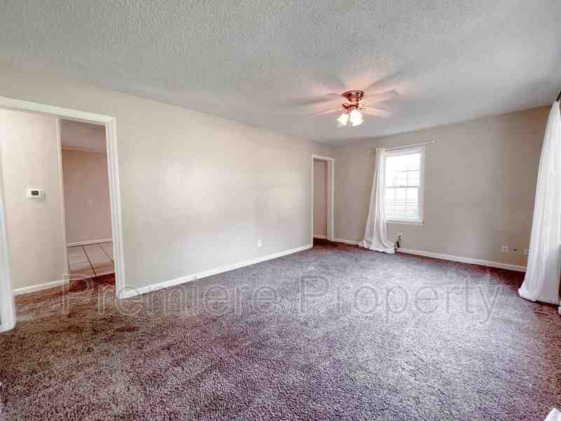 4301 Wood Ave - Photo 3 of 16