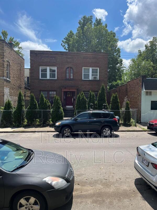 1683 1/2 Oak St - Photo 2 of 31