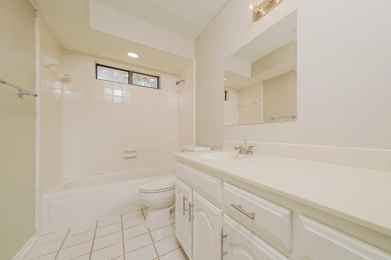 3013 Osceola Dr - Photo 3 of 17