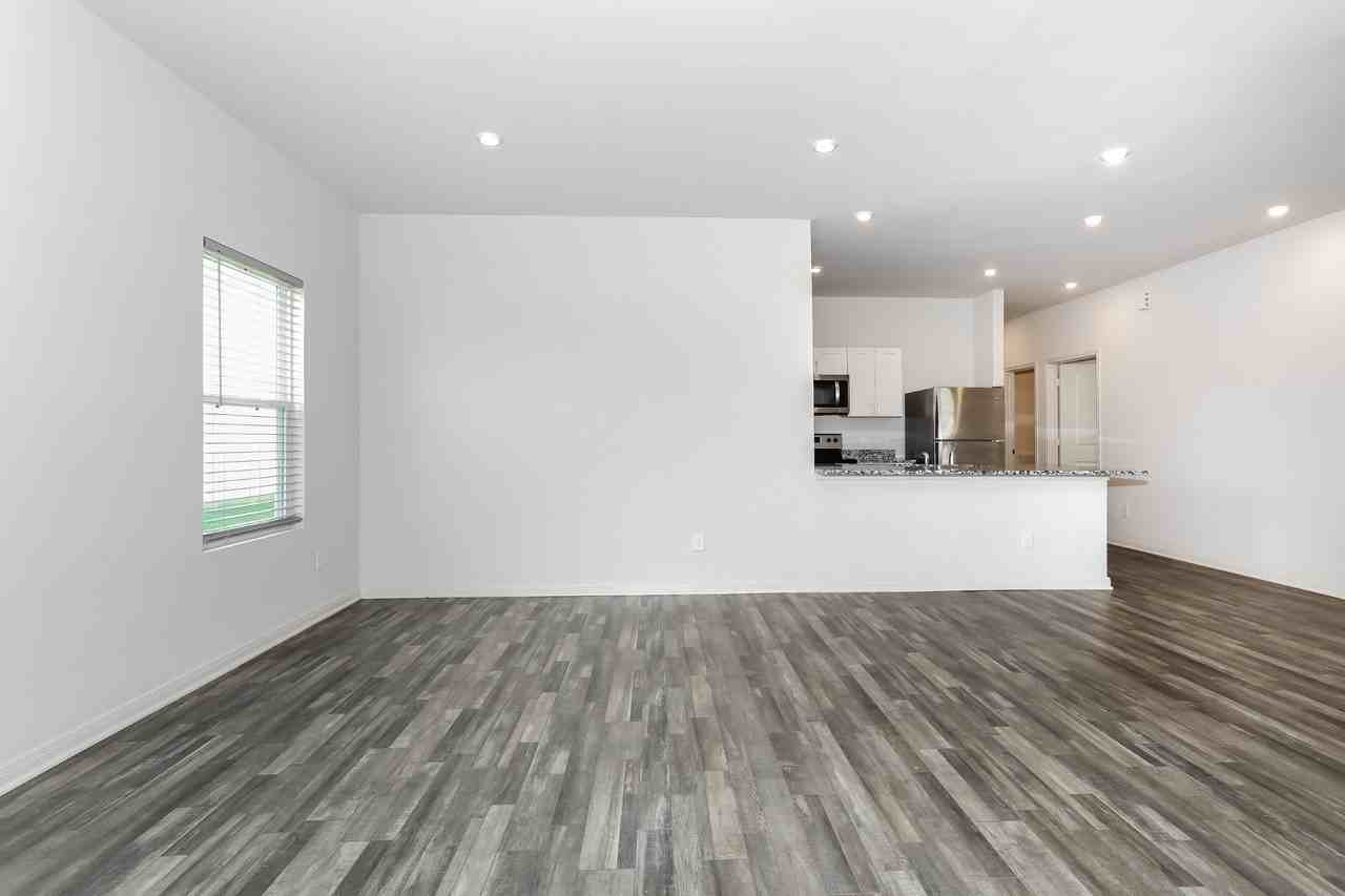 5573 Fox Bluff Dr - Photo 2 of 18