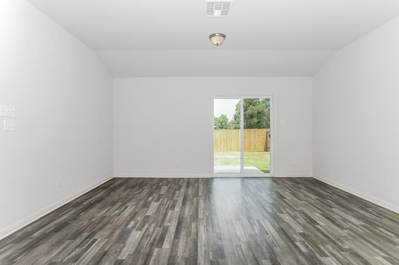 5573 Fox Bluff Dr - Photo 3 of 18