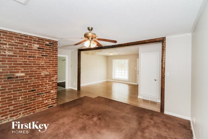 1482 Whiteplains Rd - Photo 3 of 16