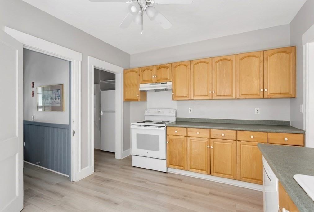 19 21 Avalon Rd #21 - Photo 3 of 30