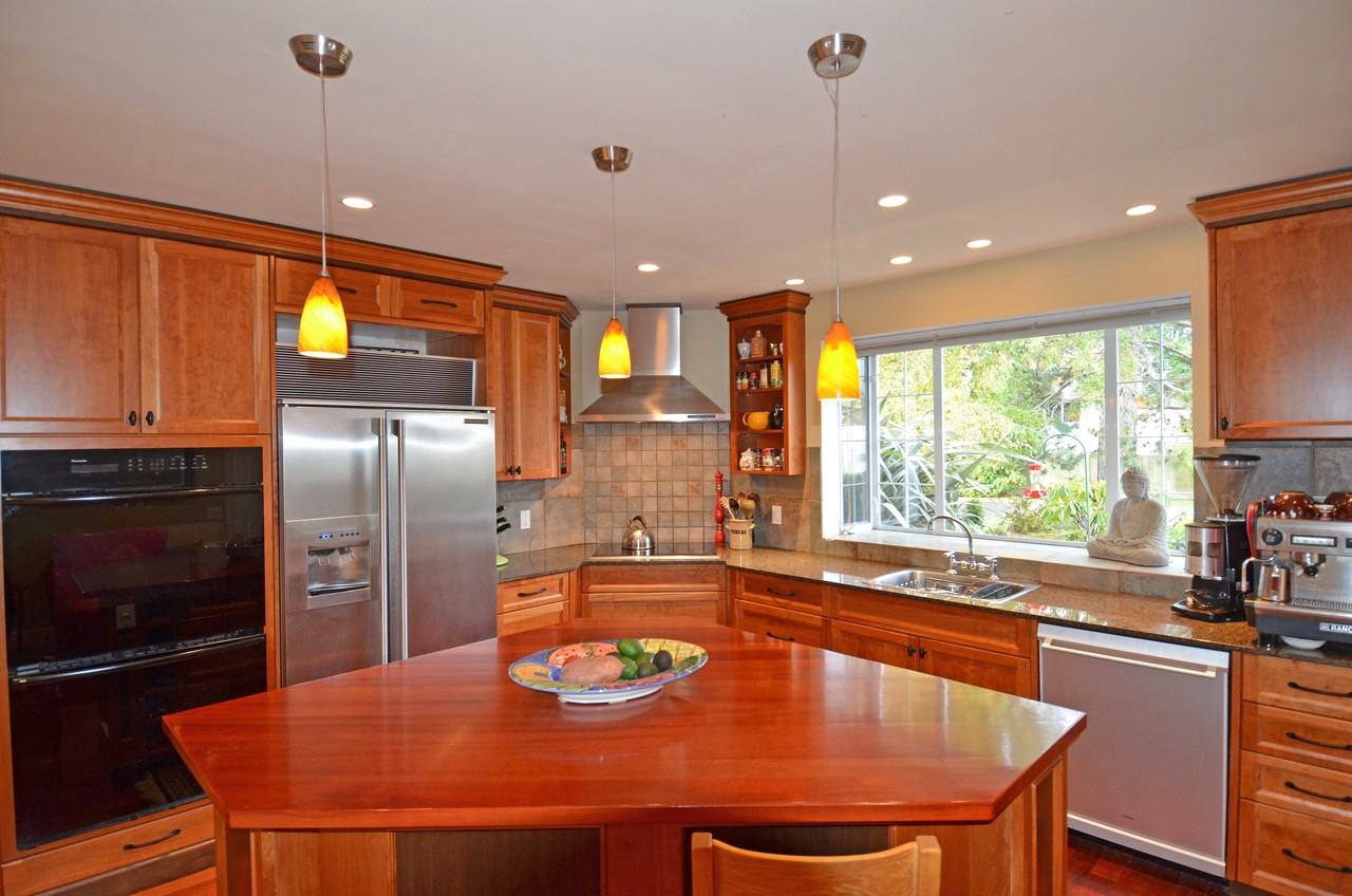 1838 Dunnett Crescent - Photo 2 of 29