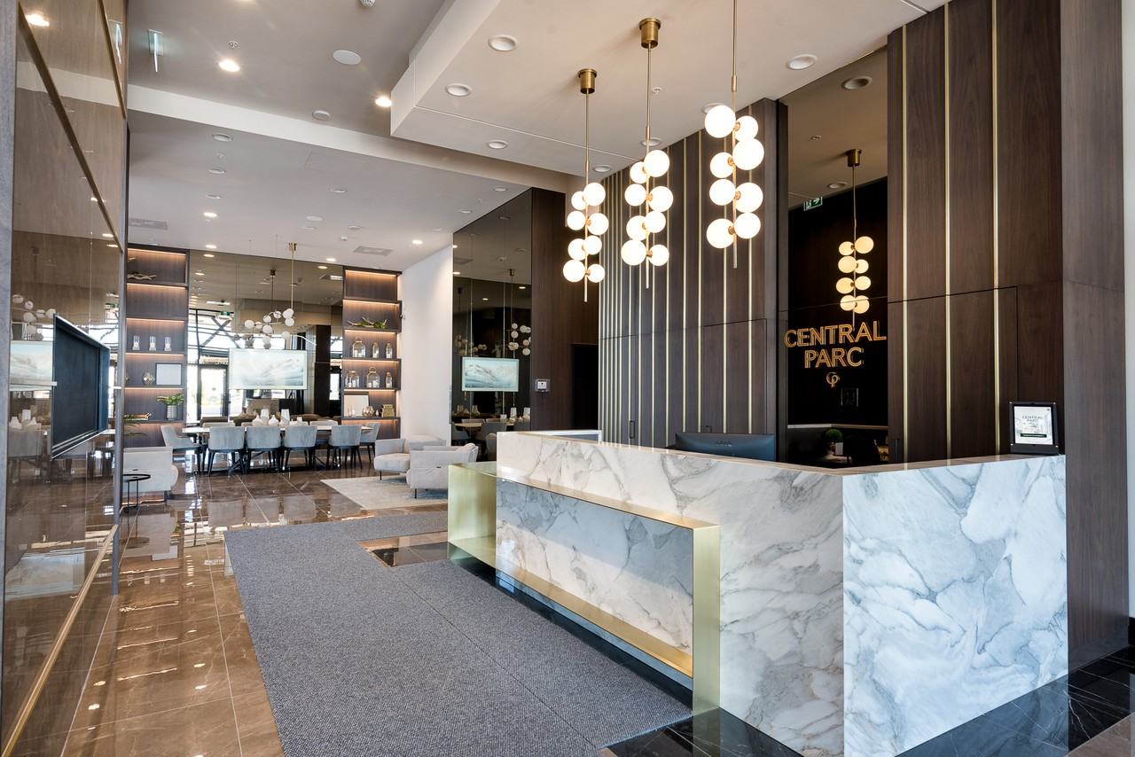 Central Parc Laval Apartments 3405 Boul Le Carrefour, Laval, QC H7T