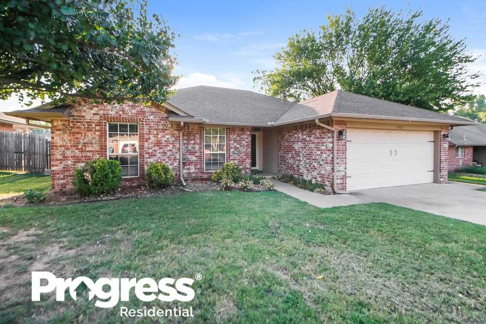 1913 N Shawnee Trl - Photo 3 of 16