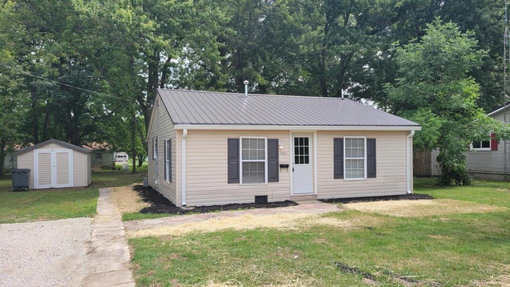 1307 S Massachusetts Ave - Photo 2 of 14