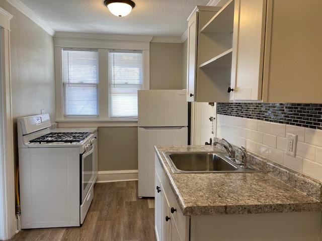 325 W Washington Ave - Photo 5 of 9