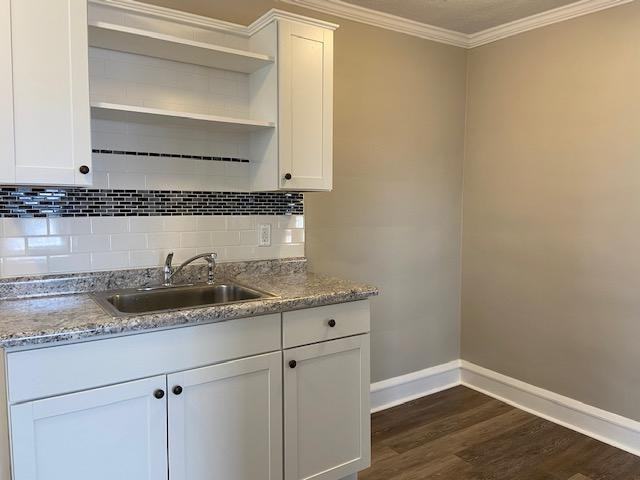 325 W Washington Ave - Photo 6 of 9