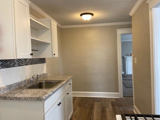 325 W Washington Ave - Photo 7 of 9