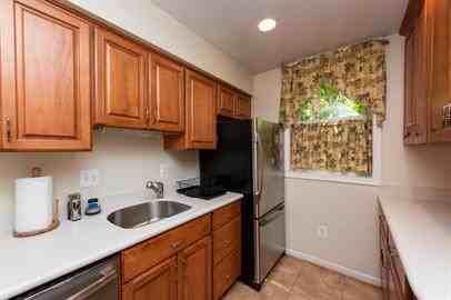 766 N Vermont St - Photo 3 of 27