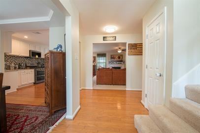 2520 7 Kings Road - Photo 3 of 16