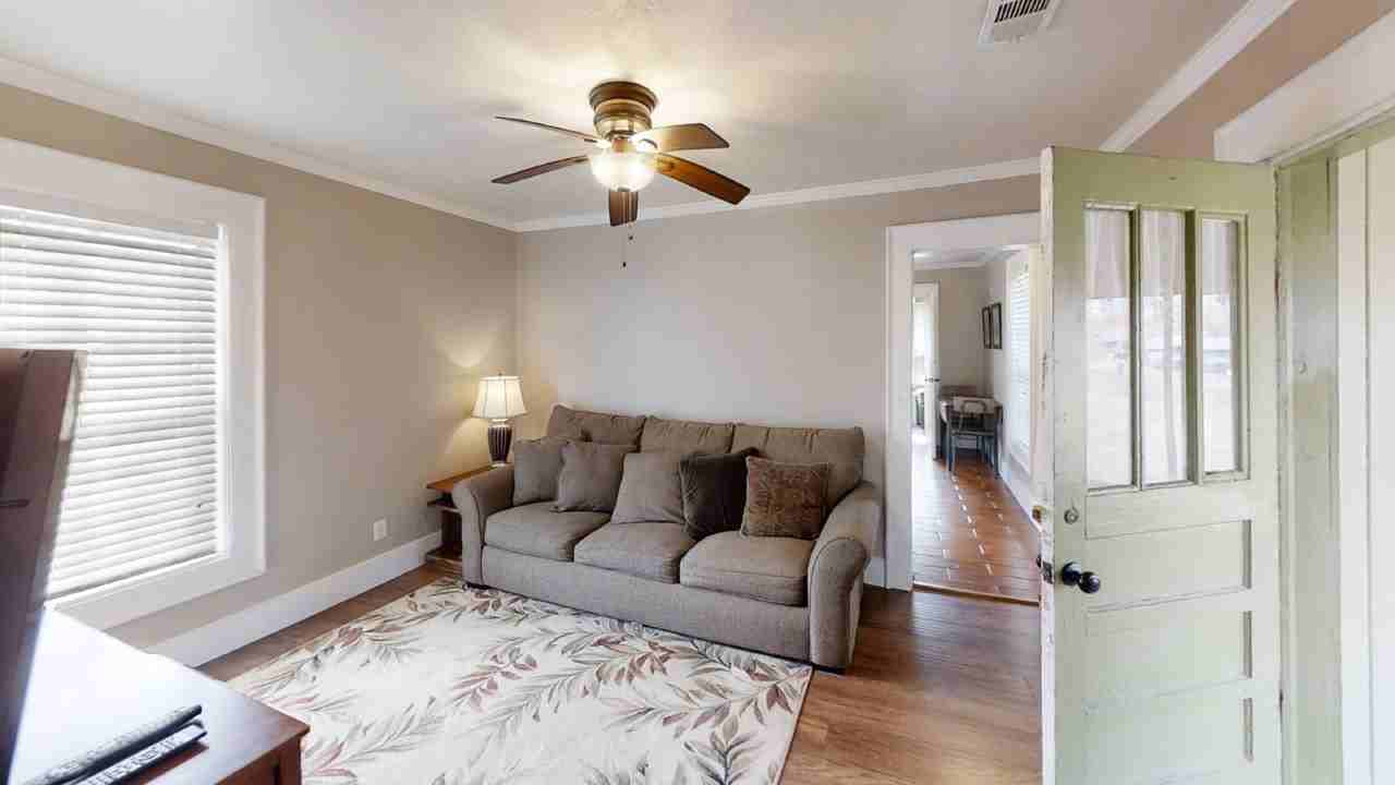 203 E Arkansas St - Photo 2 of 8