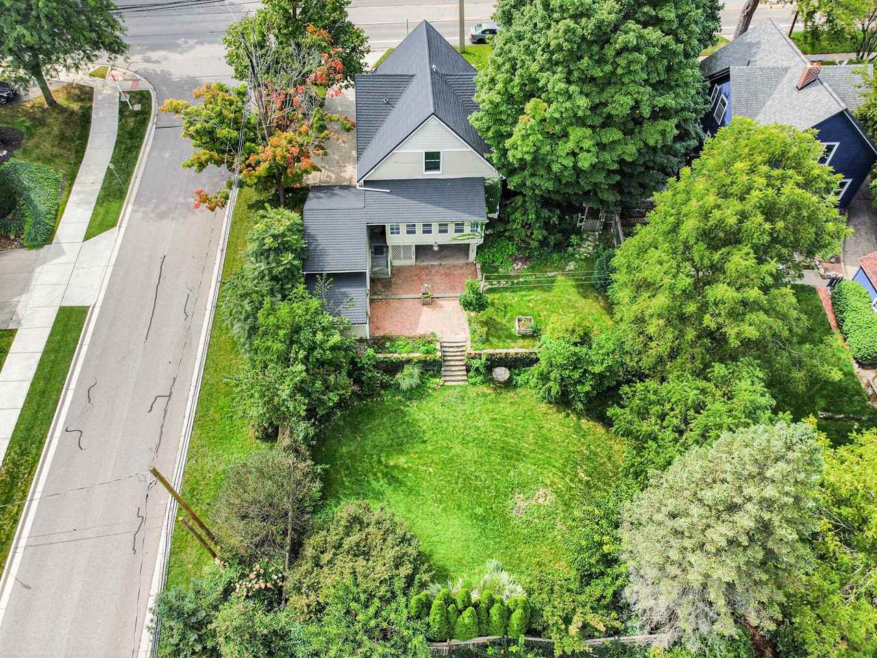 527 E Jefferson St - Photo 3 of 38