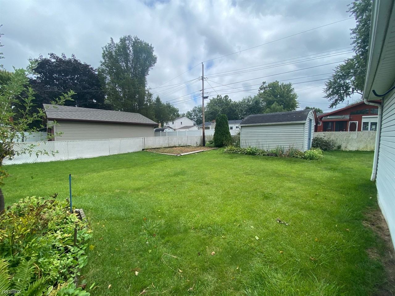 208 Wallace Dr - Photo 3 of 17