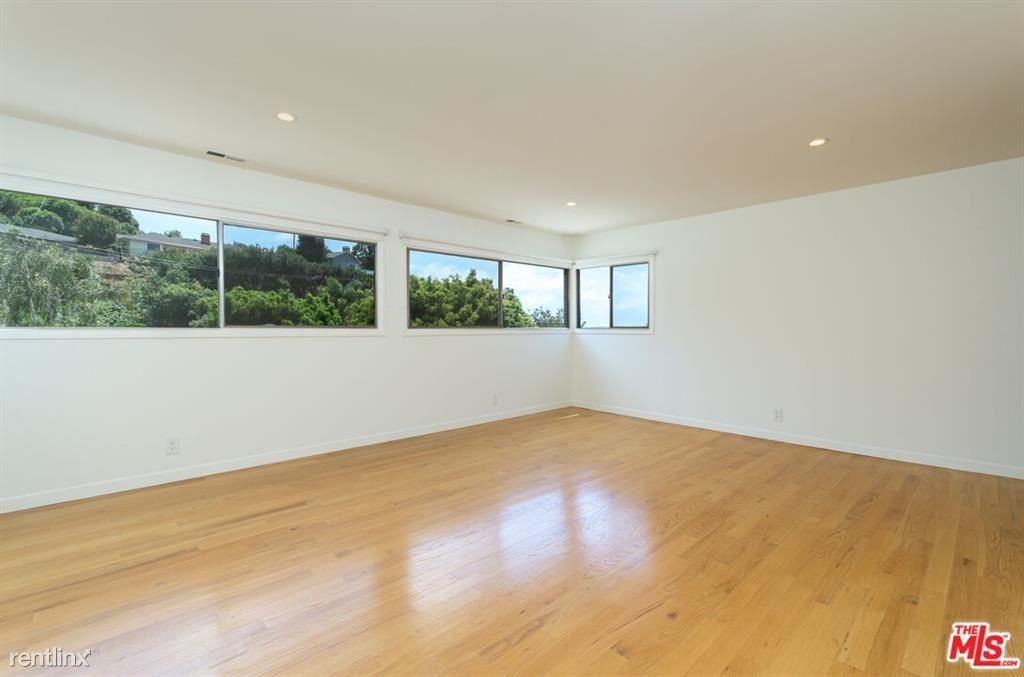 10615 Flaxton St - Photo 3 of 10