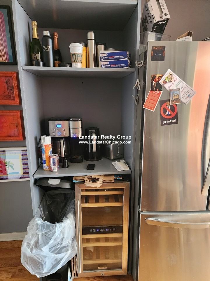 4653 N Clark St #2 - Photo 5 of 16