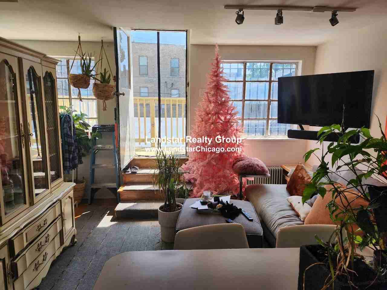 4653 N Clark St #2 - Photo 6 of 16