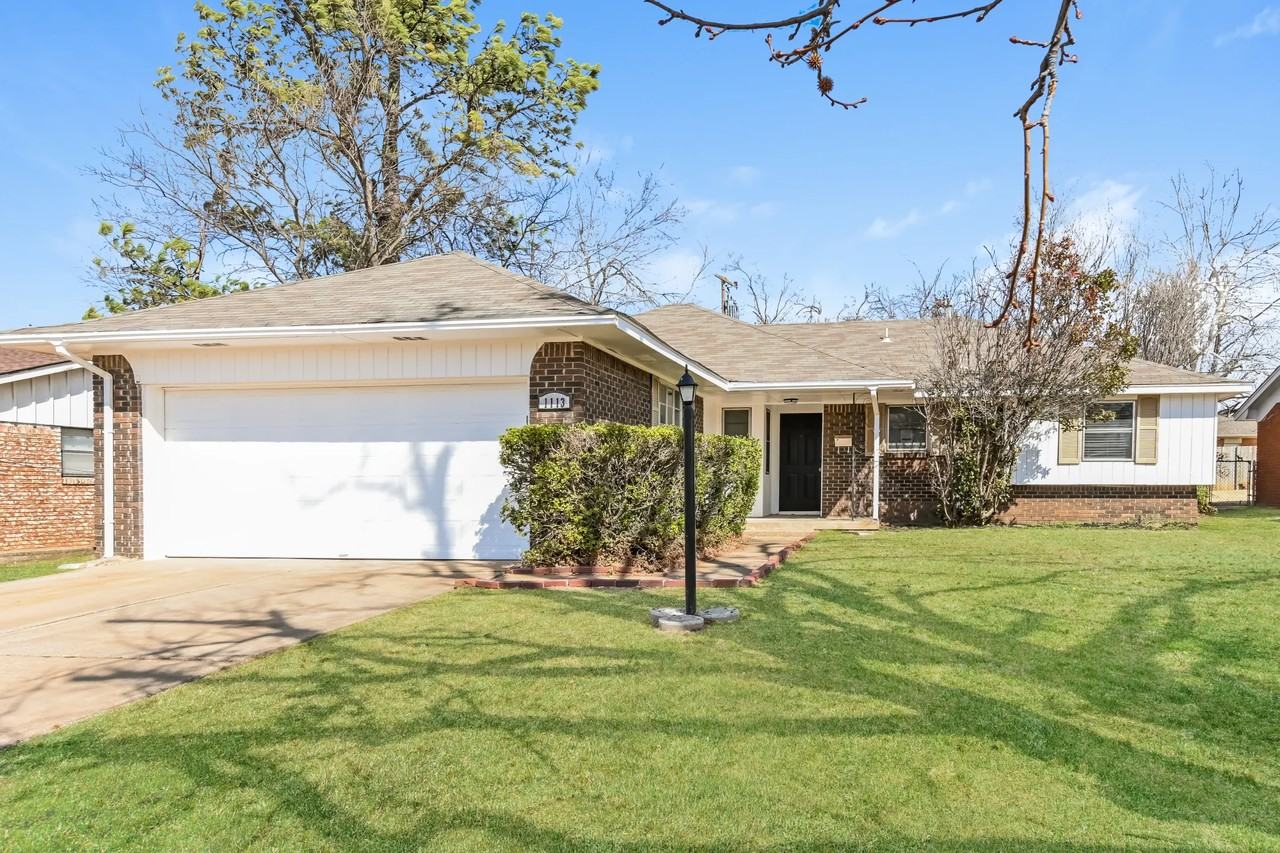 1113 W Woodcrest Dr - Photo 3 of 16