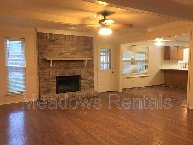 606 Circle Creek Dr - Photo 3 of 28