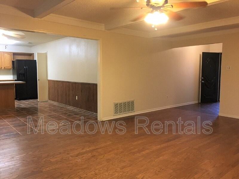 606 Circle Creek Dr - Photo 4 of 28