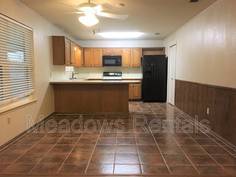 606 Circle Creek Dr - Photo 5 of 28