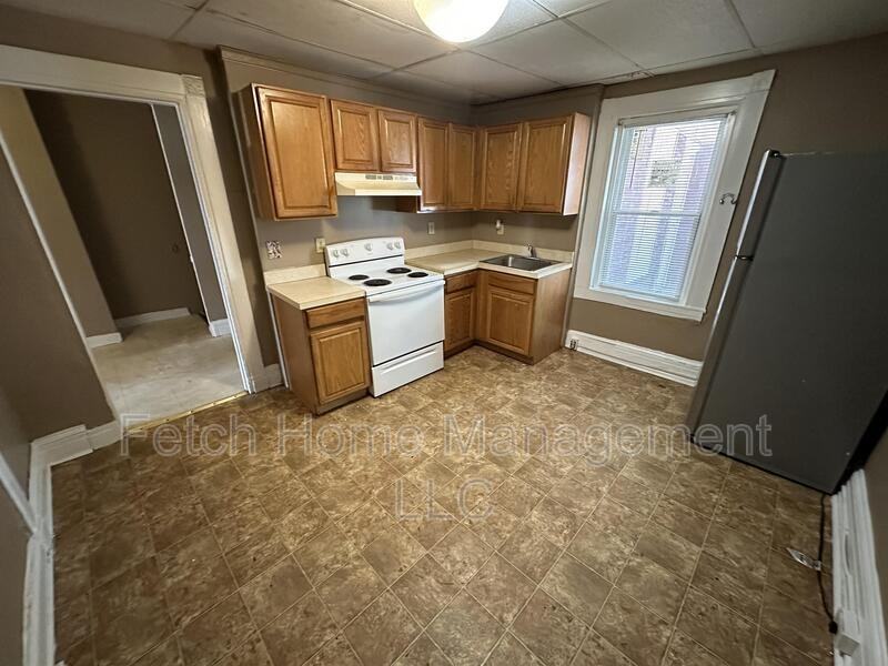 336 S Prince St - Photo 2 of 17