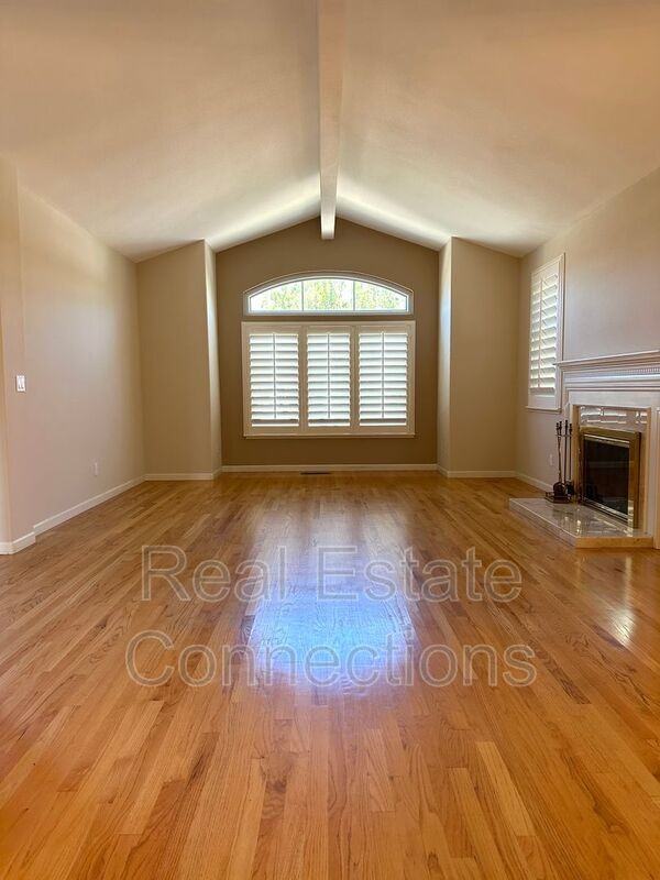 3653 Meadowlands Ln - Photo 3 of 22