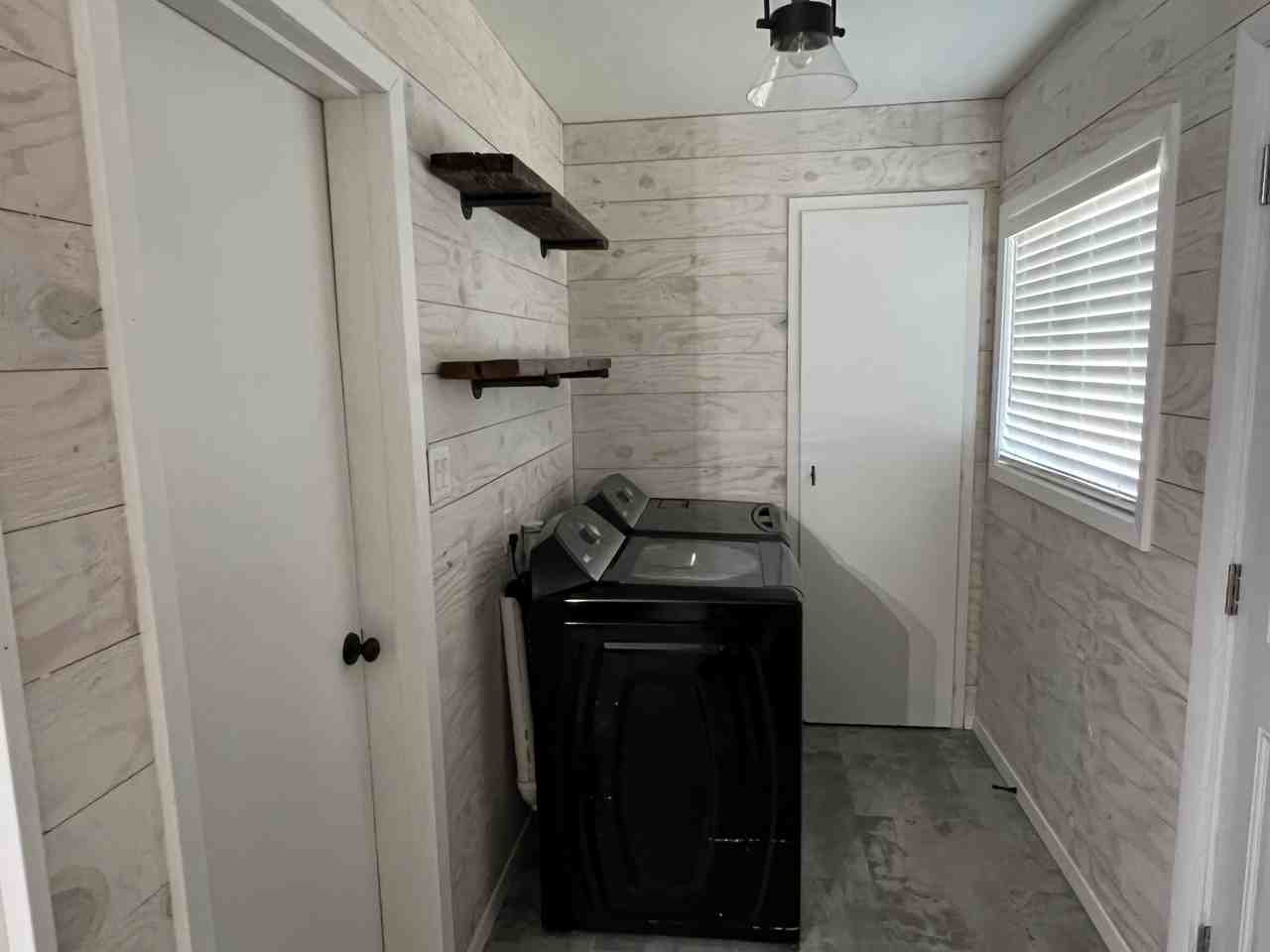 1656 S Hickory Ave - Photo 2 of 5