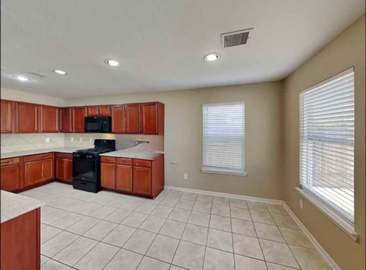 18219 Rexine Ln - Photo 5 of 9