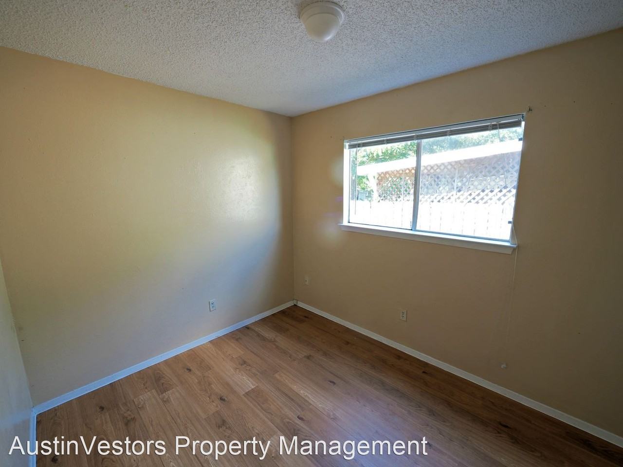 1503 Meadows Dr - Photo 3 of 10