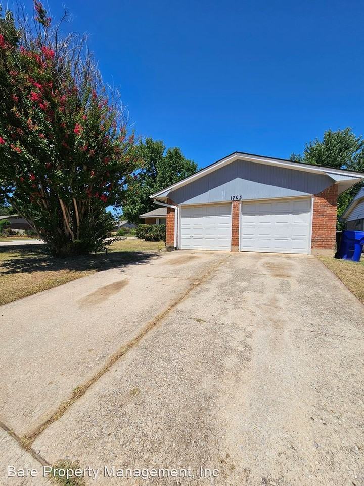 1703 Village Dr - Photo 2 of 18