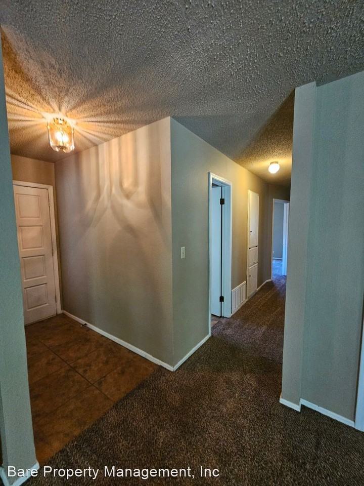 1703 Village Dr - Photo 3 of 18