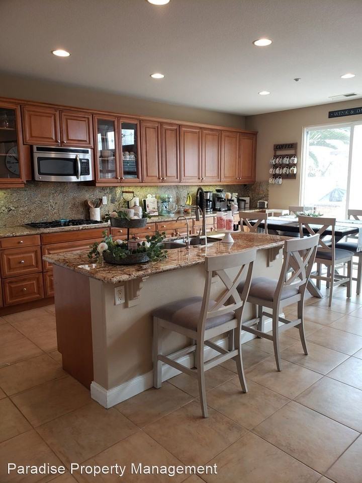 2900 Naples Dr - Photo 2 of 15