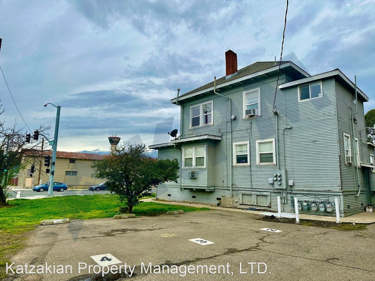 121 E Lockeford Street - Photo 2 of 20