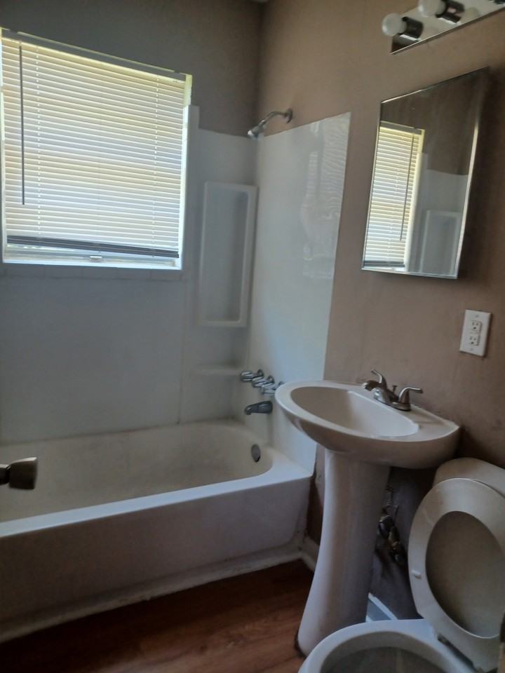 4809 Able St - Photo 3 of 8