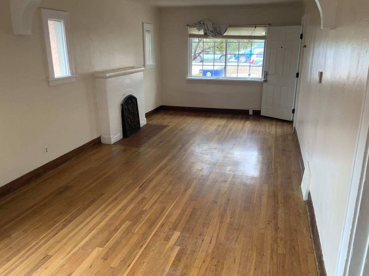 119 Vassar Dr Se - Photo 2 of 11